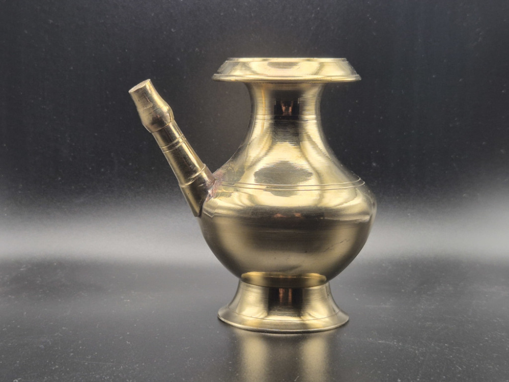 Preview: Karuwa aus Messing | Traditionelles Ritual- & Wassergefäß aus Nepal | ca. 11 cm