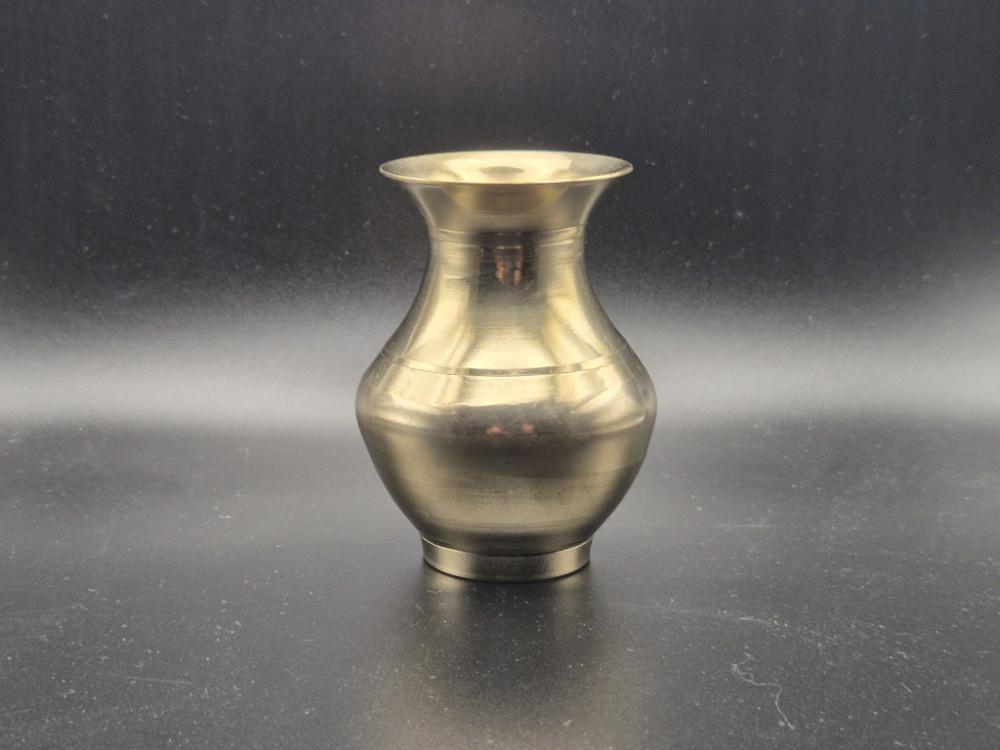 Preview: Lota aus Messing | Traditionelles Ritual- & Wassergefäß aus Nepal | ca. 8 cm