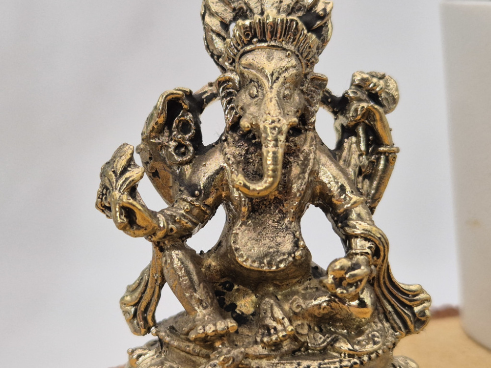 Preview: Ganesha aus Messing | Mini Statue | 6,2 cm | Nepali Style | Handgefertigt in Nepal