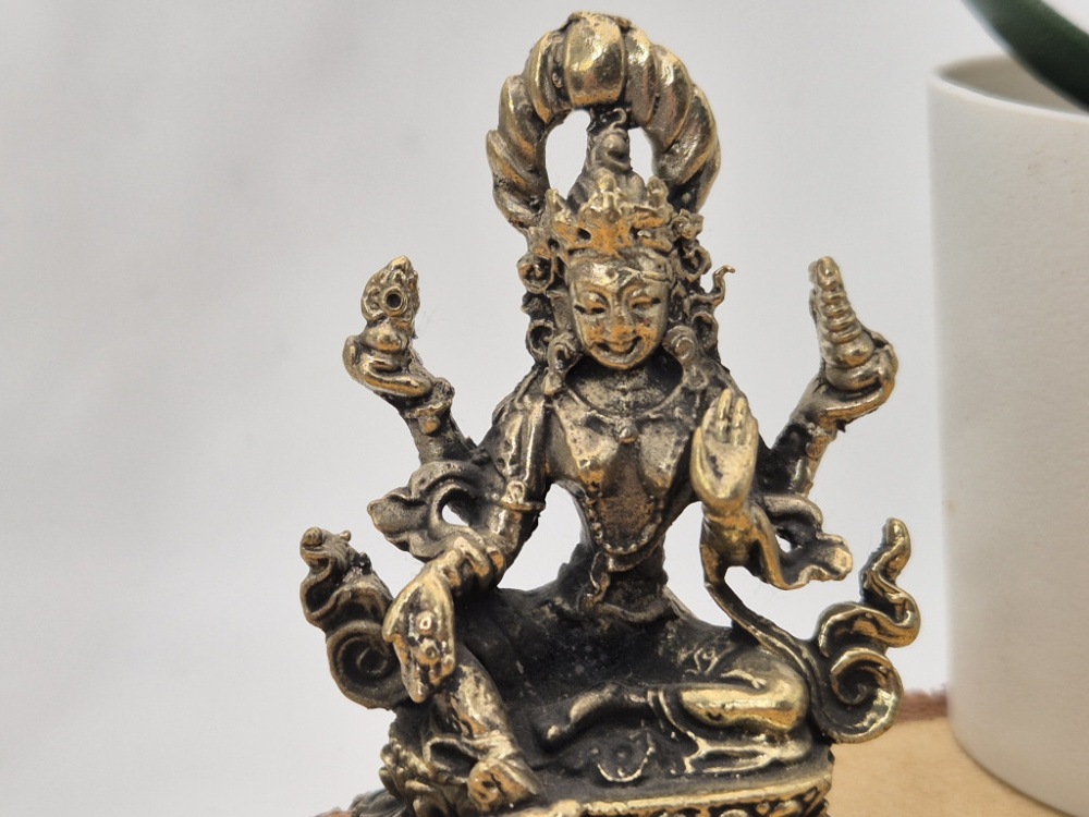 Preview: Laxmi aus Messing | Mini Statue | 6 cm | Wohlstandsgöttin | Handgefertigt in Nepal