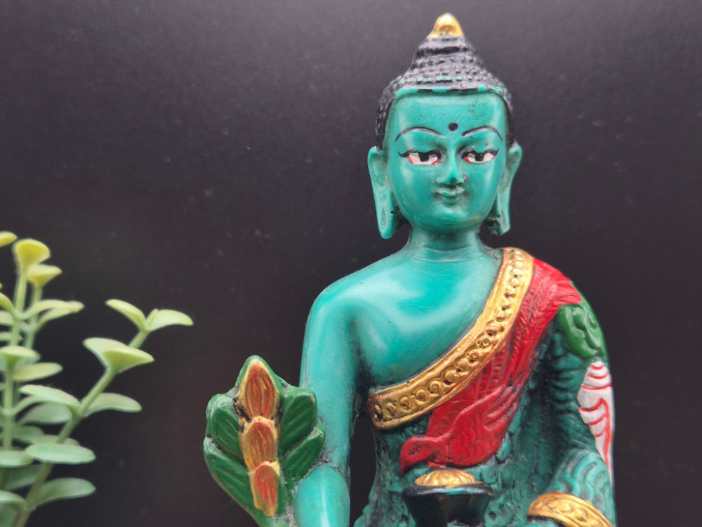 Preview: Handbemalte Medizin Buddha Statue aus Resin aus Nepal mit Heilpflanze und Almosenschale