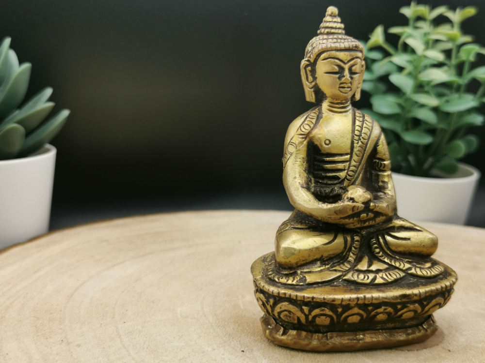 Preview: Kleiner Amitabha Buddha aus Messing | matt | 8cm