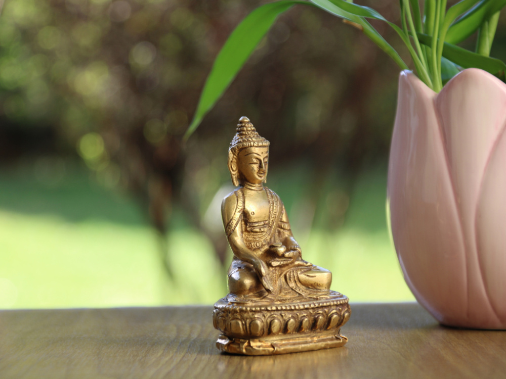 Preview: Segnender Buddha Shakyamuni aus Messing | ca. 10cm, ca. 400g