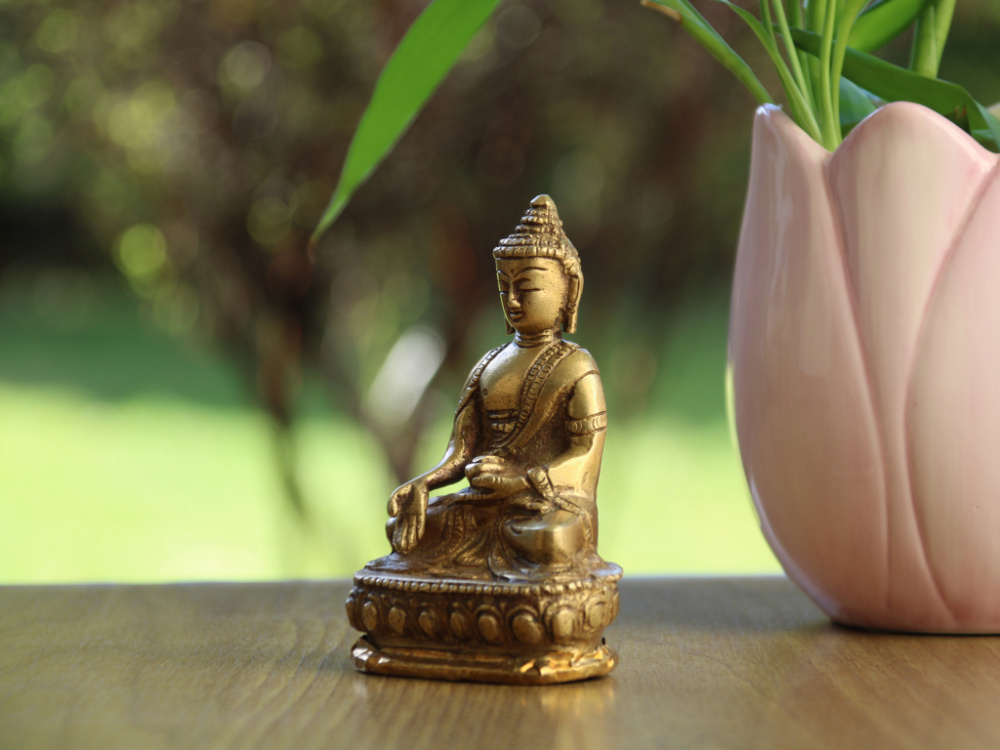 Preview: Segnender Buddha Shakyamuni aus Messing | ca. 10cm, ca. 400g