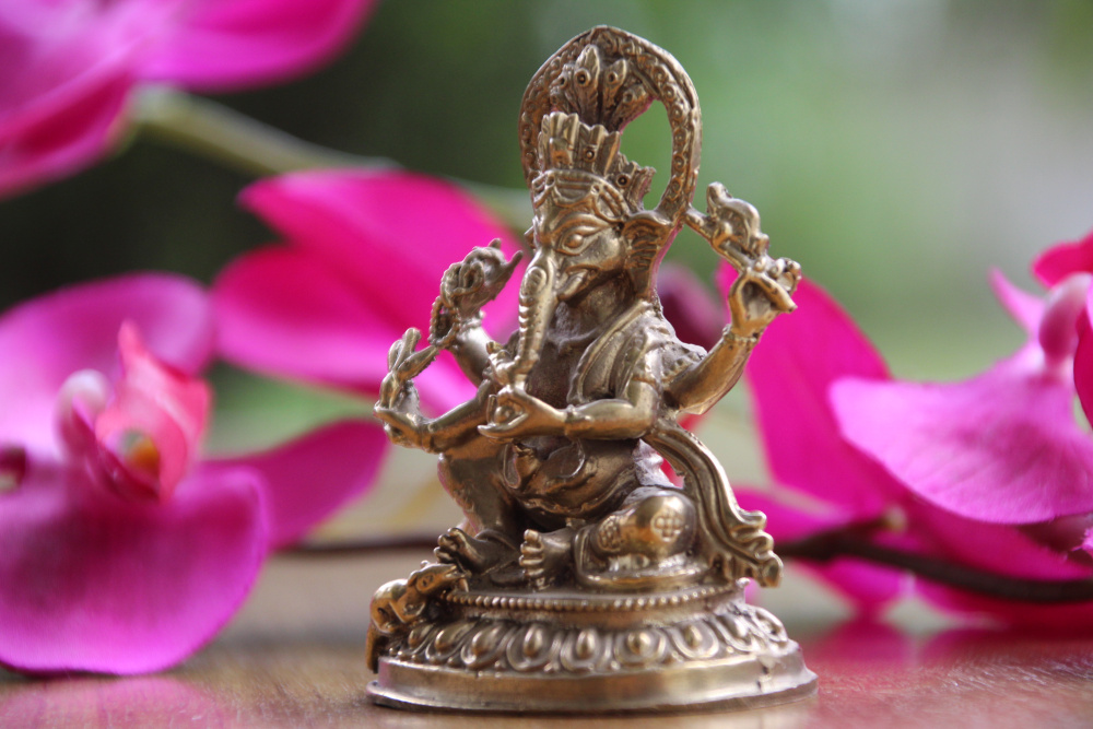 Preview: Ganesh Figur aus Messing – handgefertigt in Nepal | 7 cm | Nepalesischer Stil