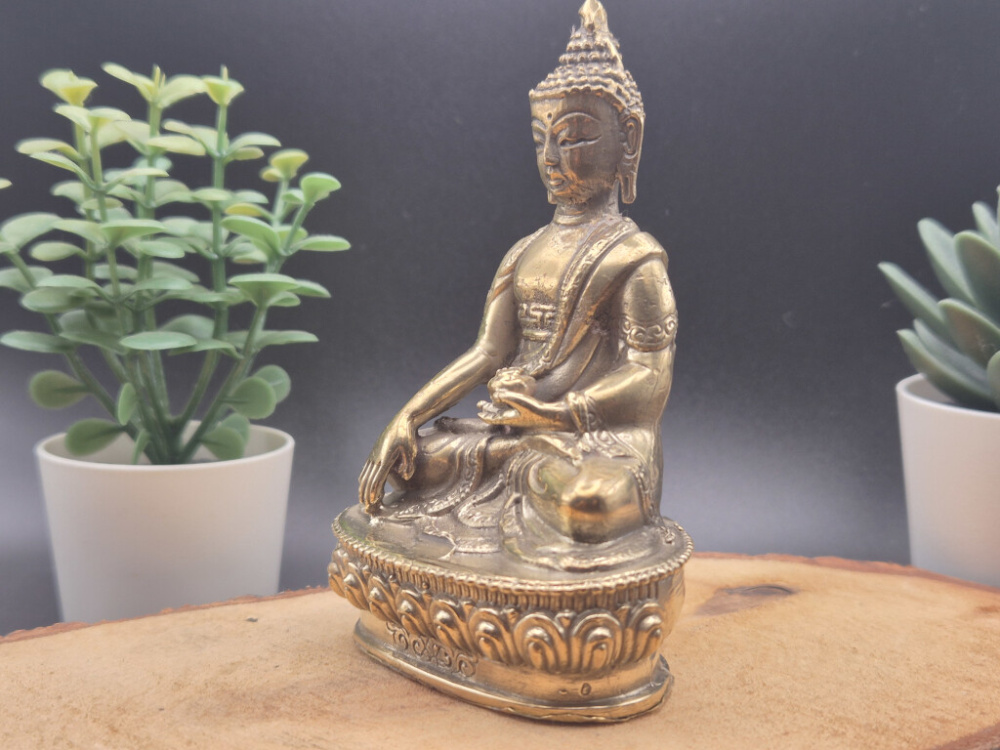Preview: Erdender Buddha aus Messing | Lotussockel | ca. 9 cm