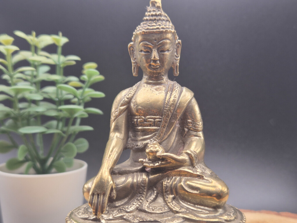 Preview: Erdender Buddha aus Messing | Lotussockel | ca. 9 cm