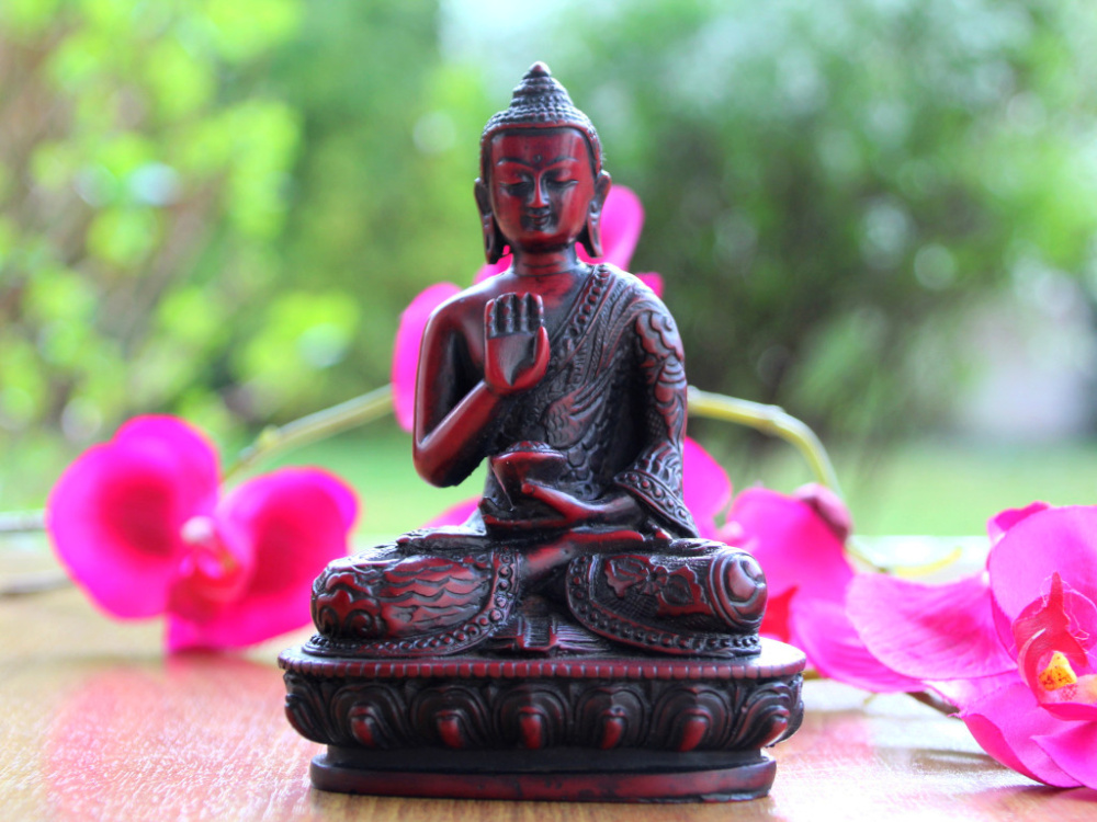 Beschützer Buddha Statue aus Resin mit Abhaya Mudra