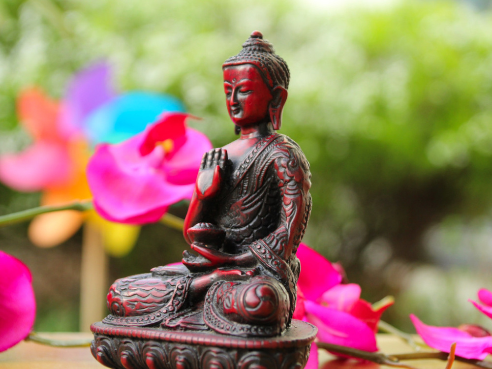 Preview: Beschützer Buddha Statue aus Resin mit Abhaya Mudra