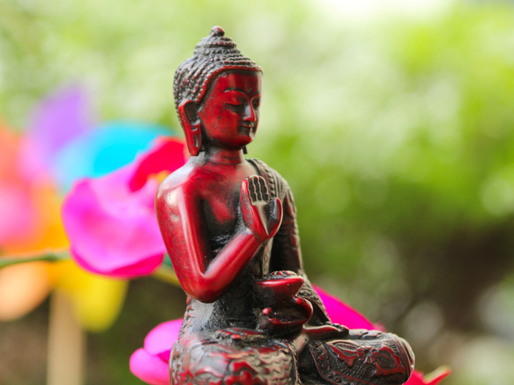 Preview: Beschützer Buddha Statue aus Resin mit Abhaya Mudra