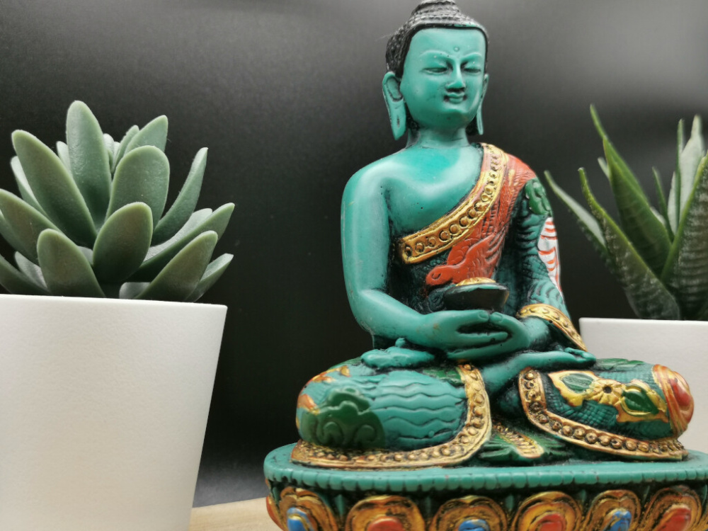 Preview: Meditierender Buddha aus Resin handbemalt in Blaugrün