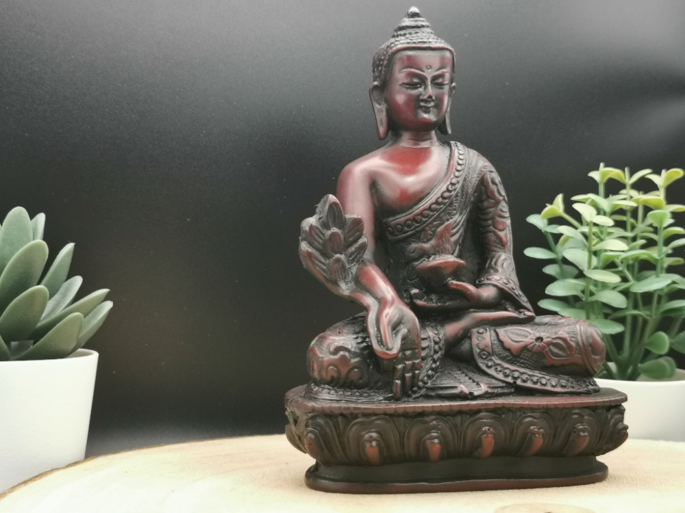 Medizin Buddha aus Resin in Dunkelrot und Schwarz