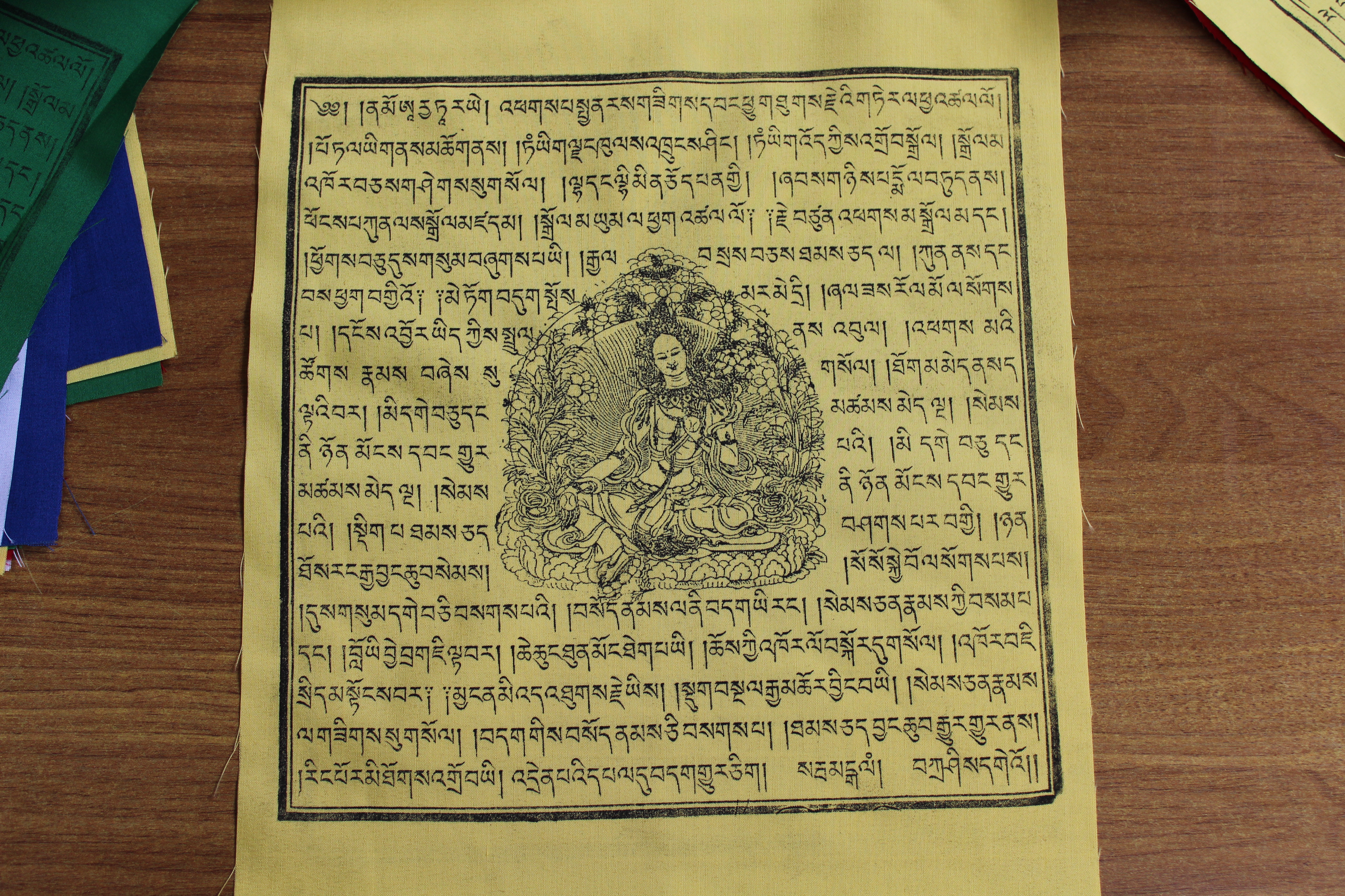 25 traditionelle Tibet Gebetsfahnen Größe 2-100 % Baumwolle Nepal 