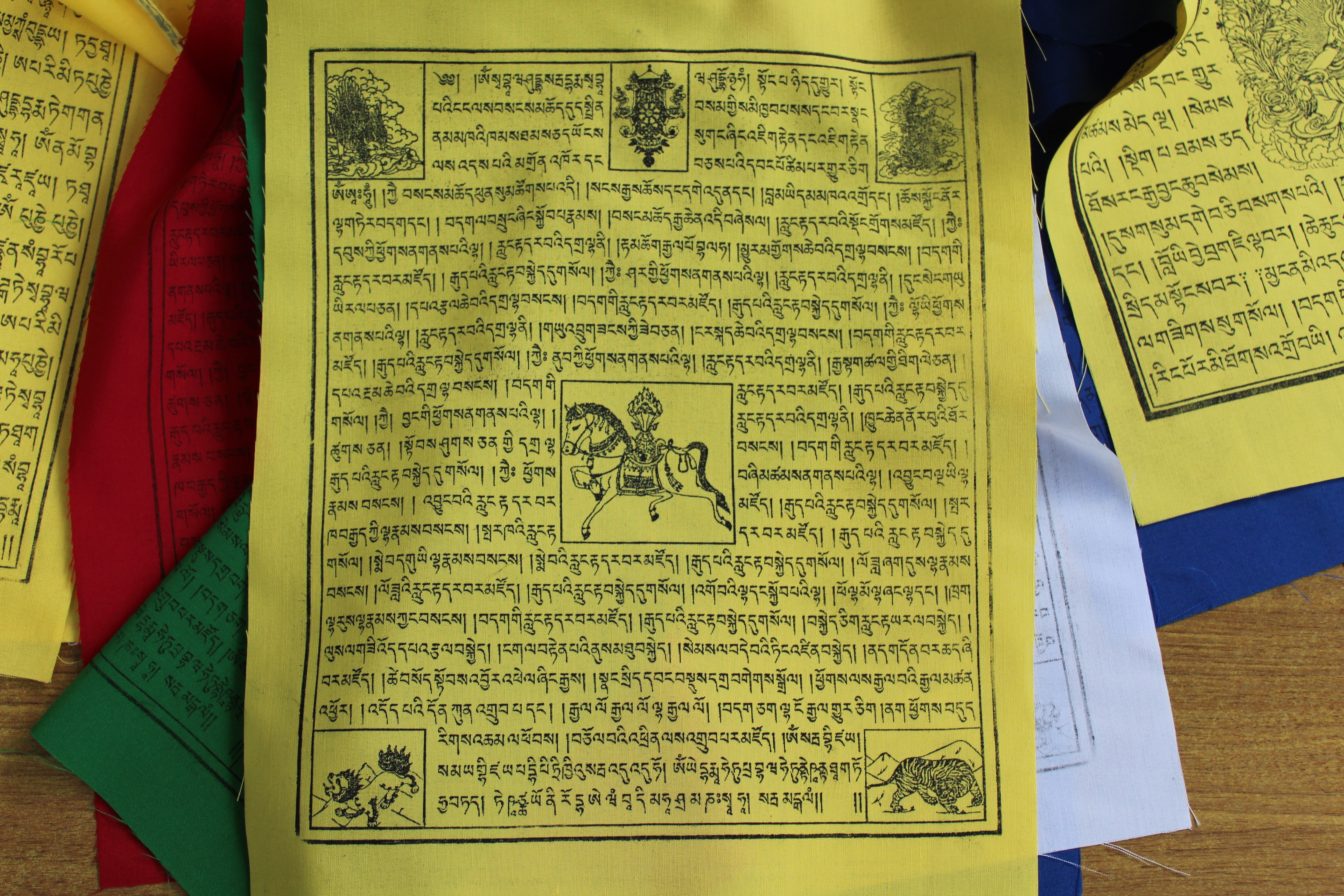 Länge 475 cm aus Baumwolle Handarbeit Nepal Tibetische Gebetsfahnen 25 Blatt 