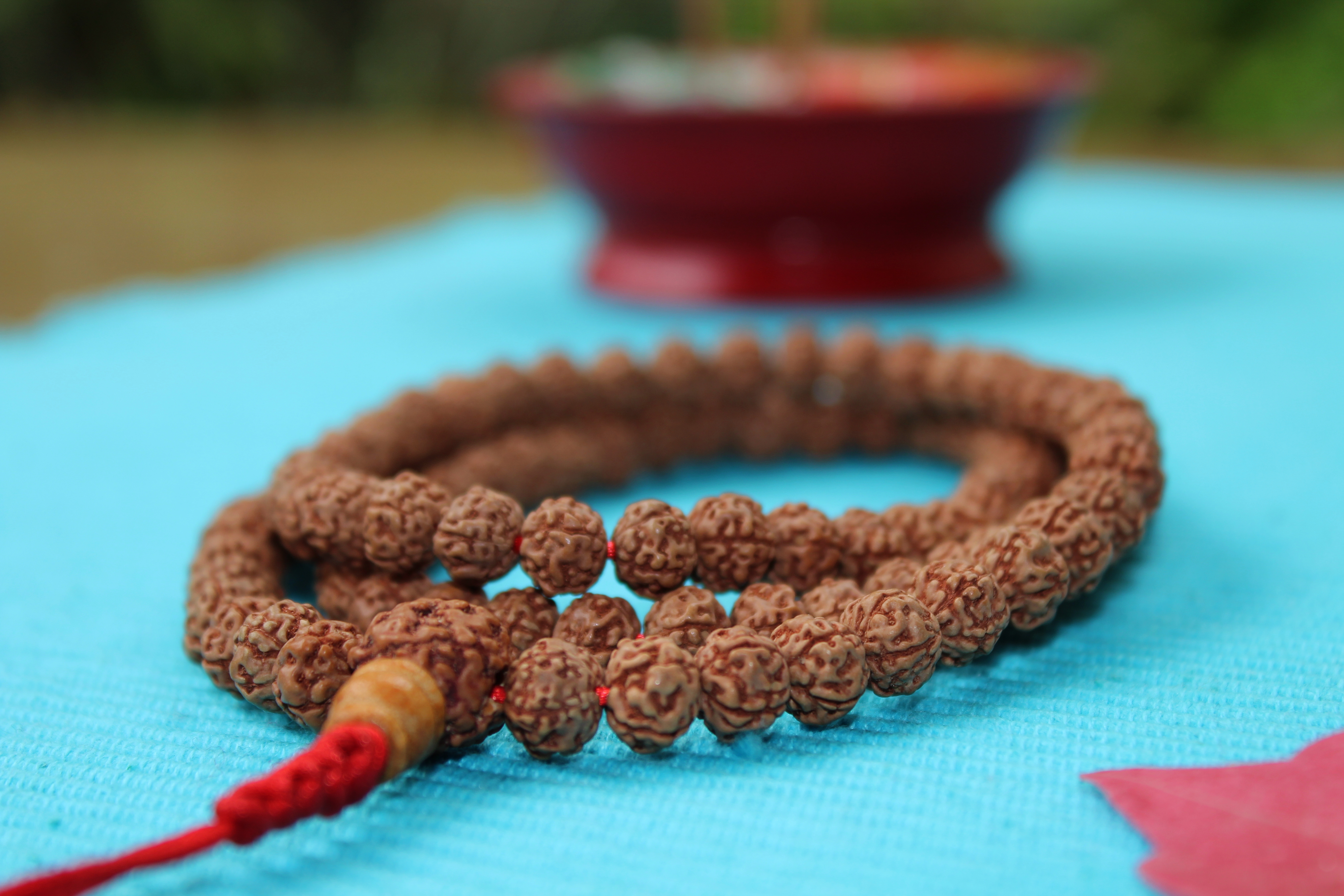 Besonders schöne MALA Gebetskette aus Rudraksha Perlen und AMETHYST aus Nepal!