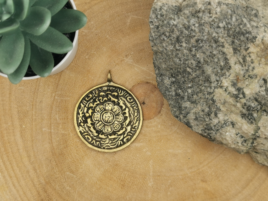 Tibetischer Kalender | Melong Spiegel Amulett aus Messing | ca. 4 cm ...