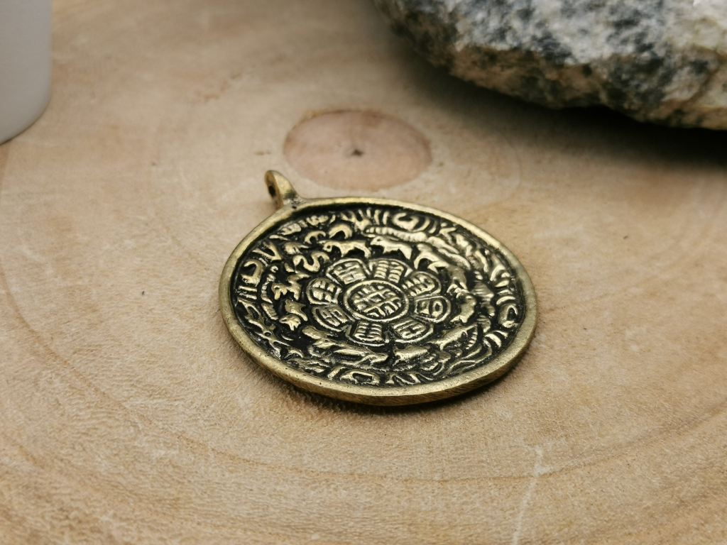 Tibetischer Kalender | Melong Spiegel Amulett aus Messing | ca. 4 cm ...