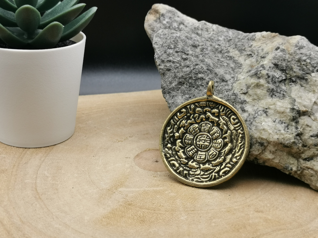 Tibetischer Kalender | Melong Spiegel Amulett aus Messing | ca. 4 cm ...