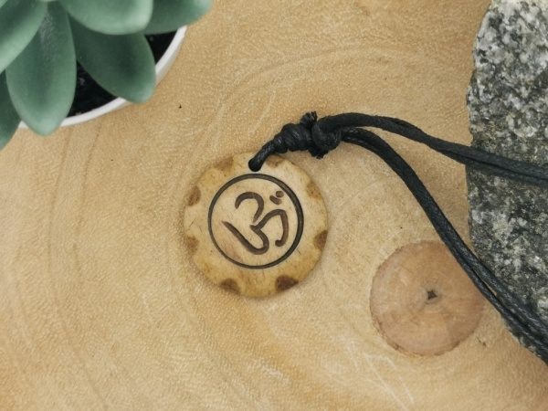 Kette "Om" mit Muster | rund | Sanskrit | Umrandung | braun