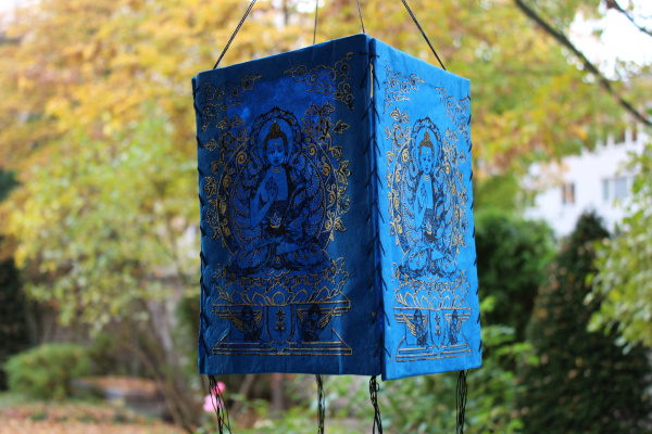 Lampenschirm aus Lokta-Papier; mit Buddha+Verzierung; blau