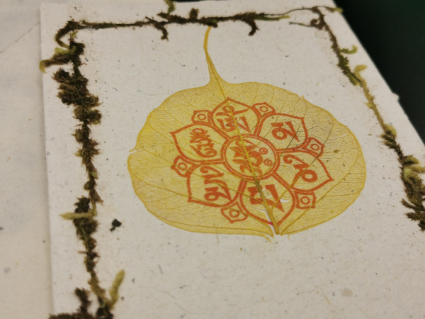 Grußkarte "Mantra auf Bodhi-Blatt" | ca. 11x15cm, aufklappbar, mit Umschlag