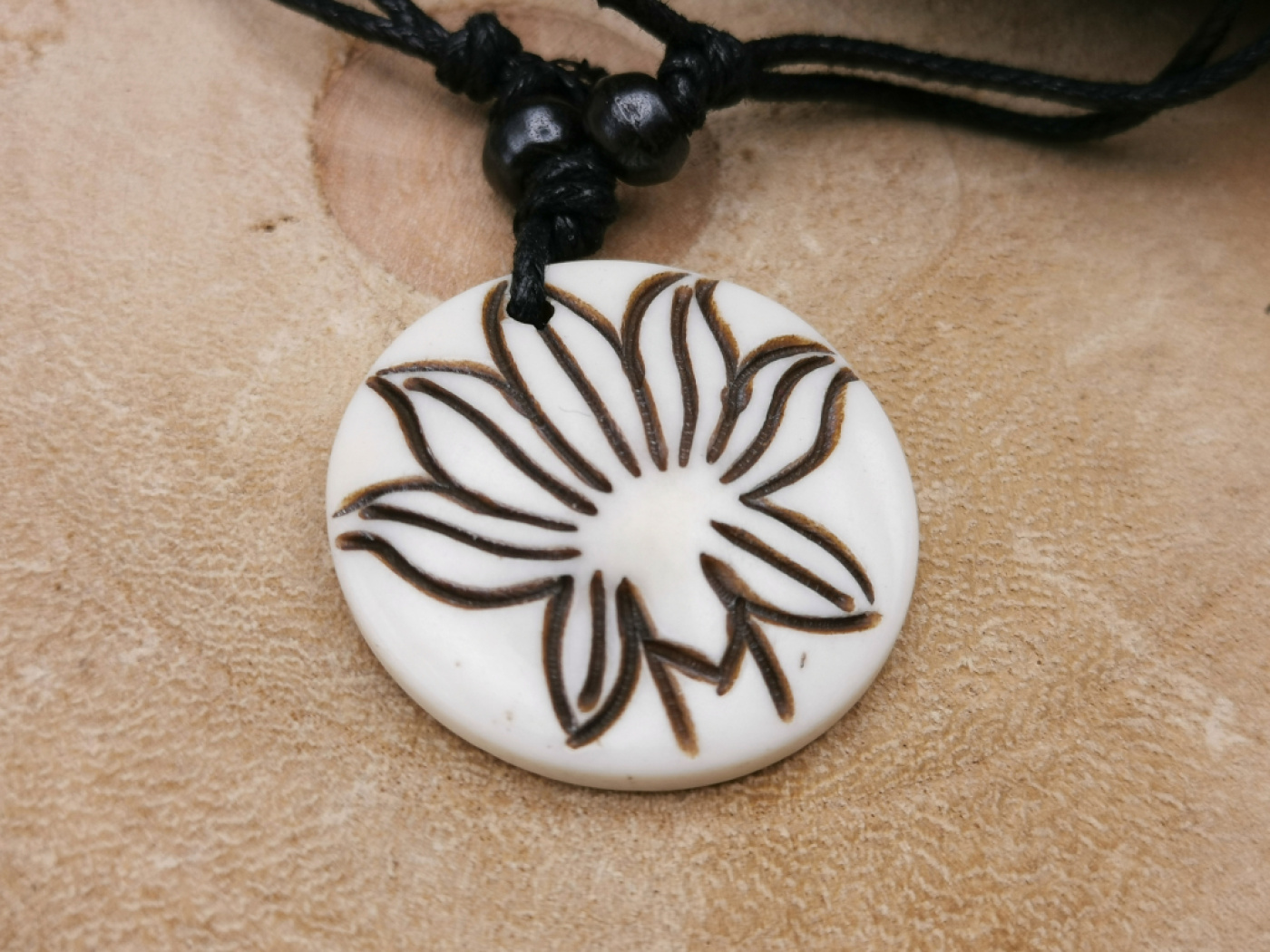 Kette "Lotusblüte" | rund | weiß