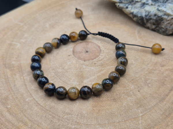 Handgefertigtes Armband aus Tigerfalkenauge mit goldbraunen und blaugrauen Schattierungen, gefertigt in Nepal