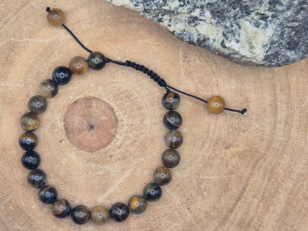 Handgefertigtes Armband aus Tigerfalkenauge mit goldbraunen und blaugrauen Schattierungen, gefertigt in Nepal