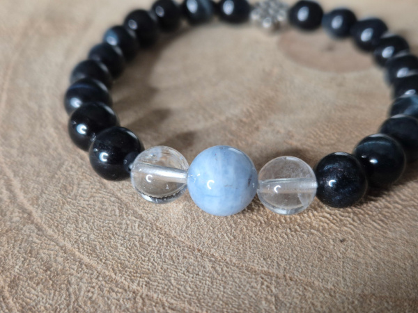 Falkenauge Mala-Armband mit Himalaya Kristallen & Aquamarin – handgefertigt in Nepal