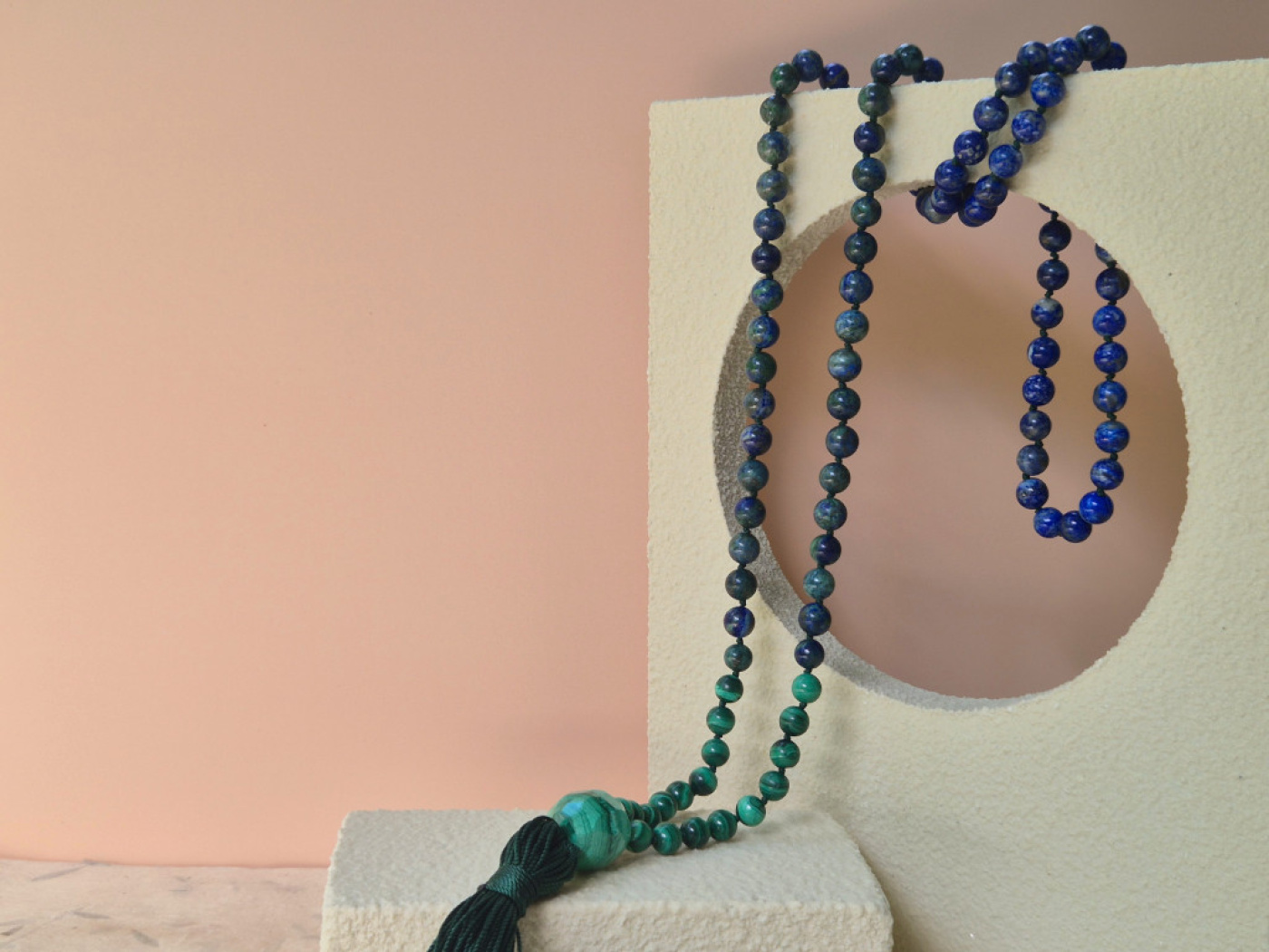 CHHAYA · Mala aus Lapis, Chrysokoll und Malachit