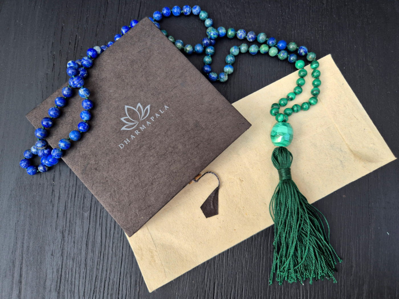 CHHAYA · Mala aus Lapis, Chrysokoll und Malachit