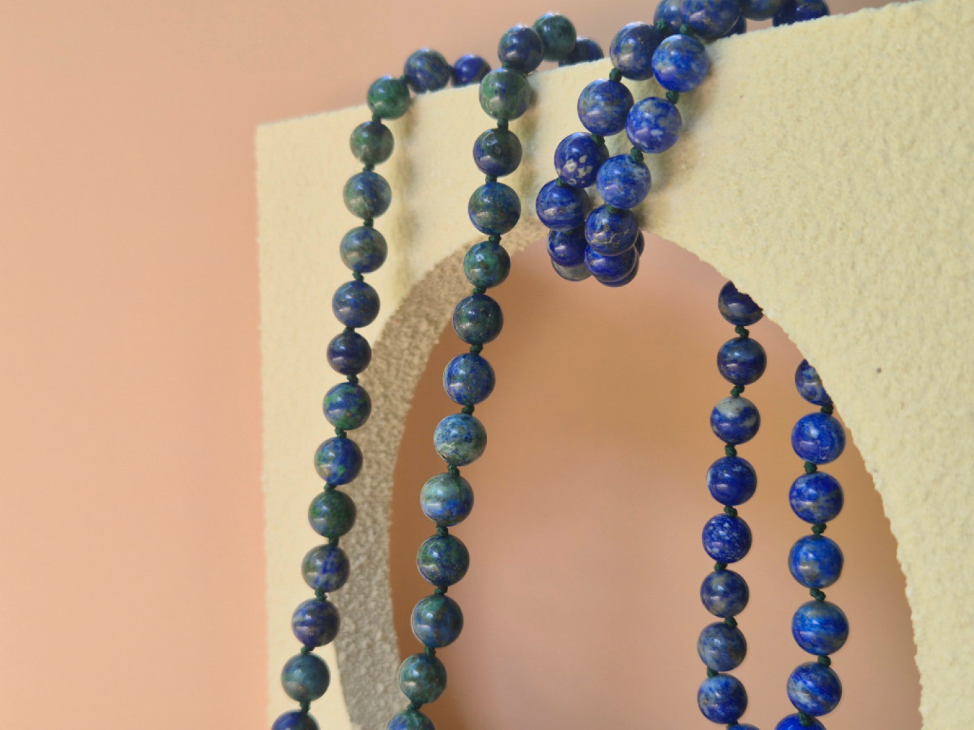 CHHAYA · Mala aus Lapis, Chrysokoll und Malachit
