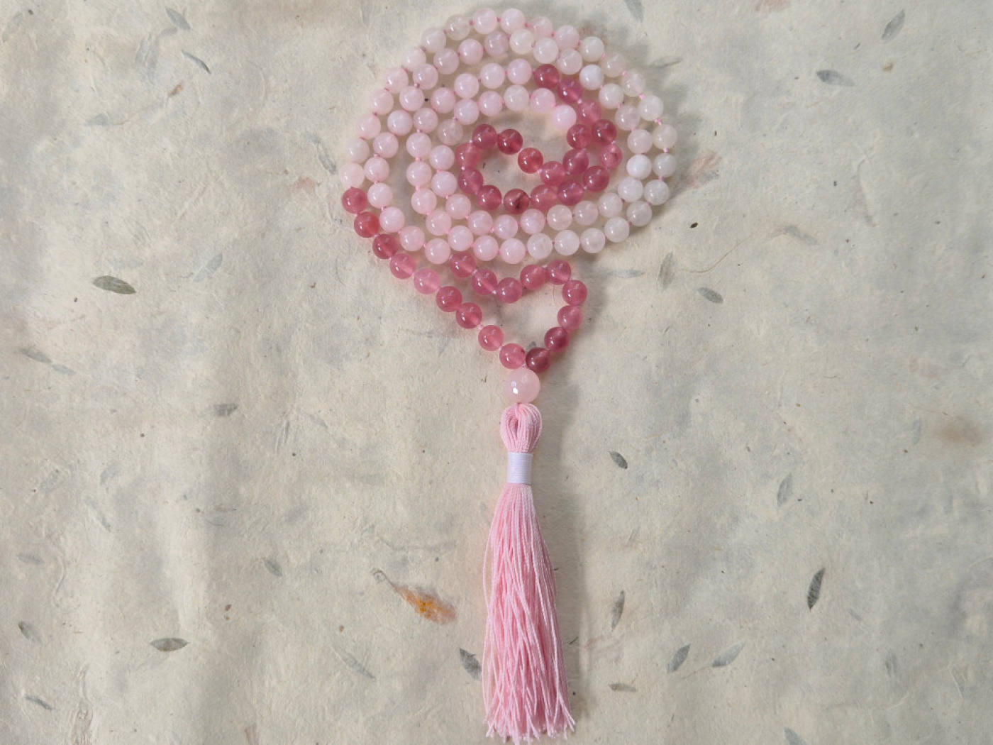 KUSUM · Mala aus Rosenquarz · Dharmapala