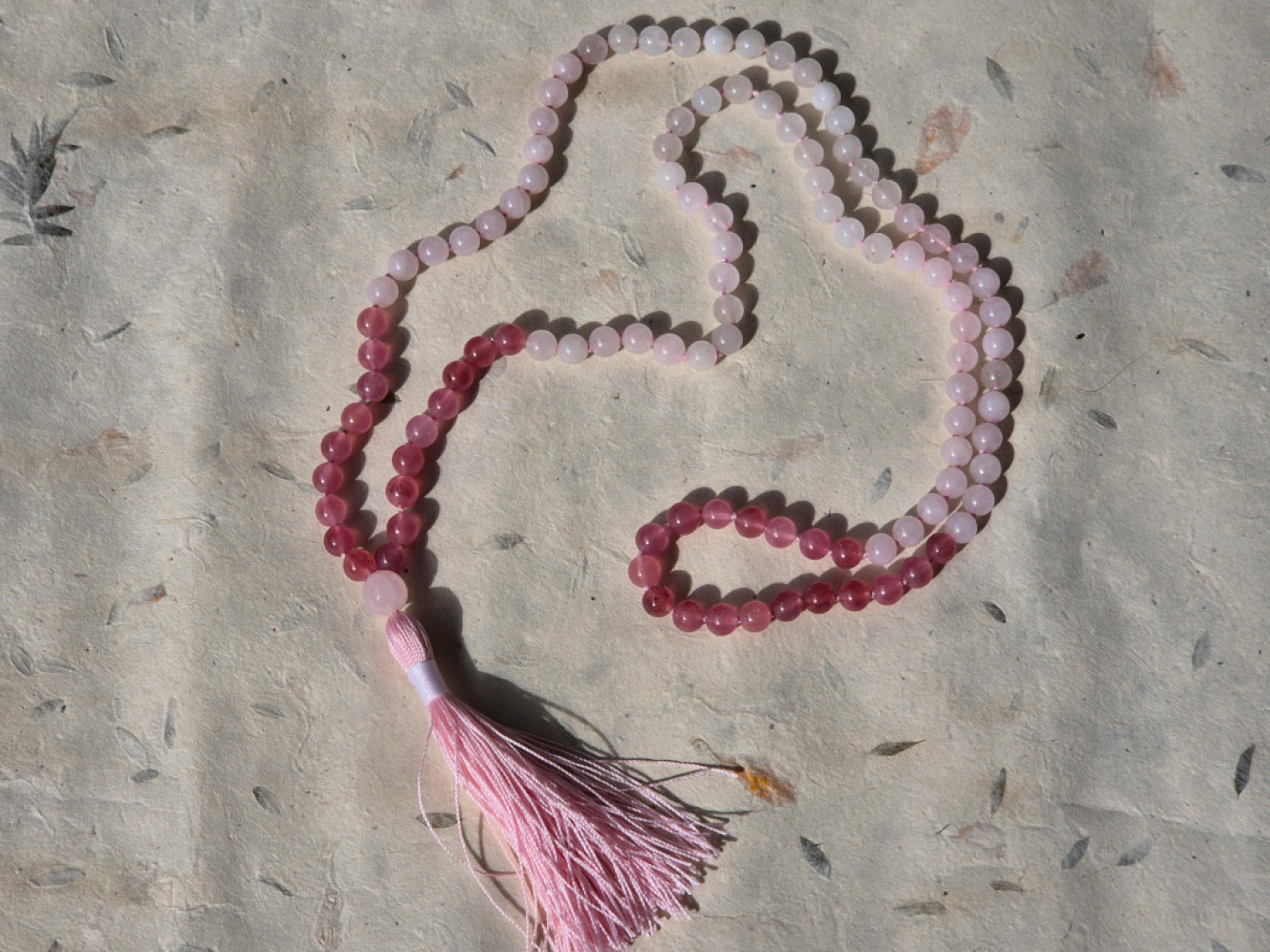 KUSUM · Mala aus Rosenquarz · Dharmapala