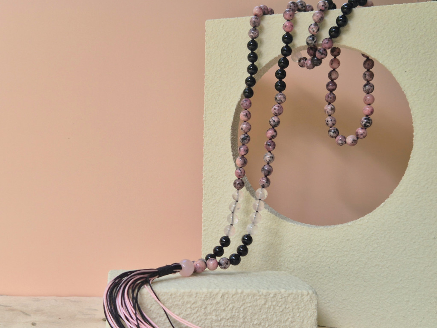 Mala aus Rhodonit, Achat, Bergkristall & Rosenquarz · Dharmapala