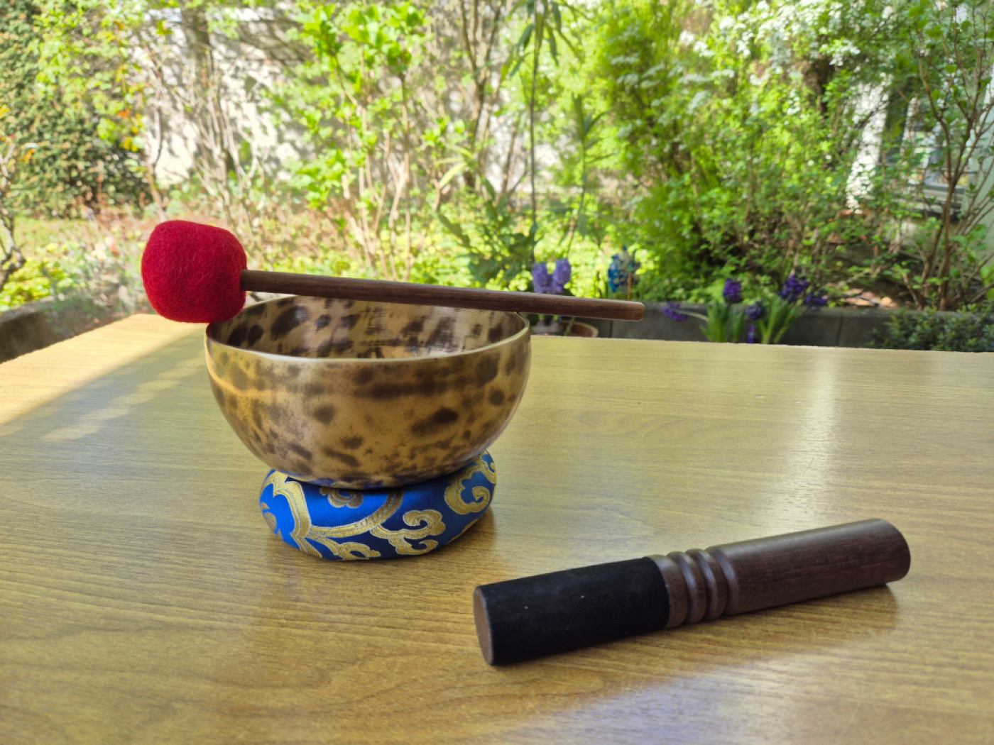 Kleine dunkle Klangschale | ca. 13-14cm / ca. 550-600g / geschmiedet / handgefertigt