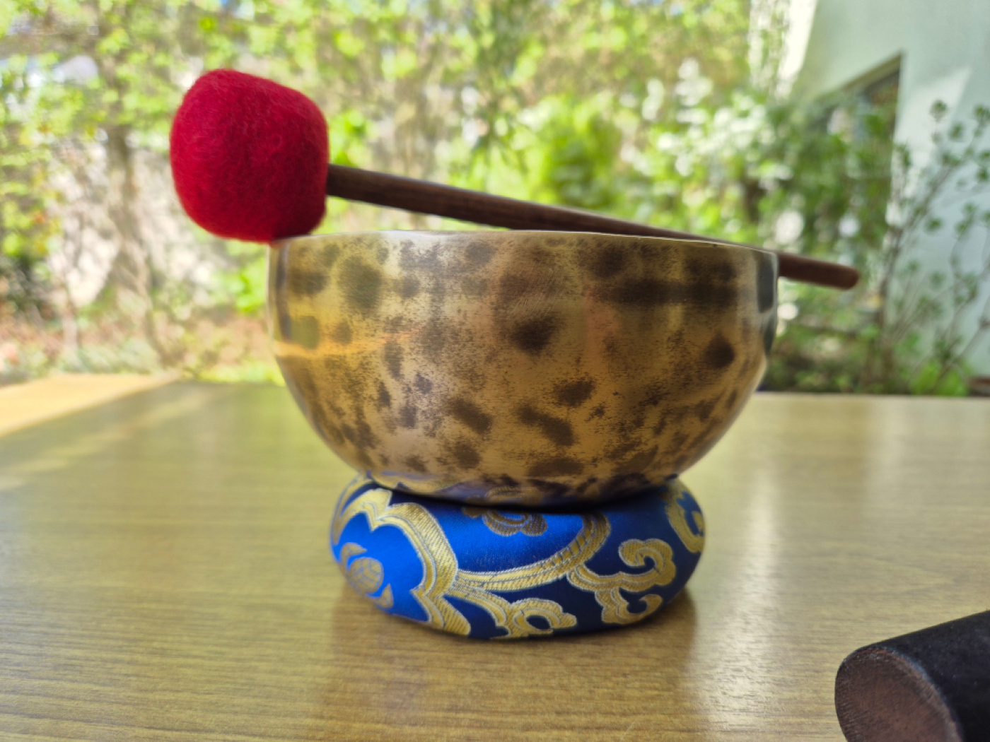 Kleine dunkle Klangschale | ca. 13-14cm / ca. 550-600g / geschmiedet / handgefertigt