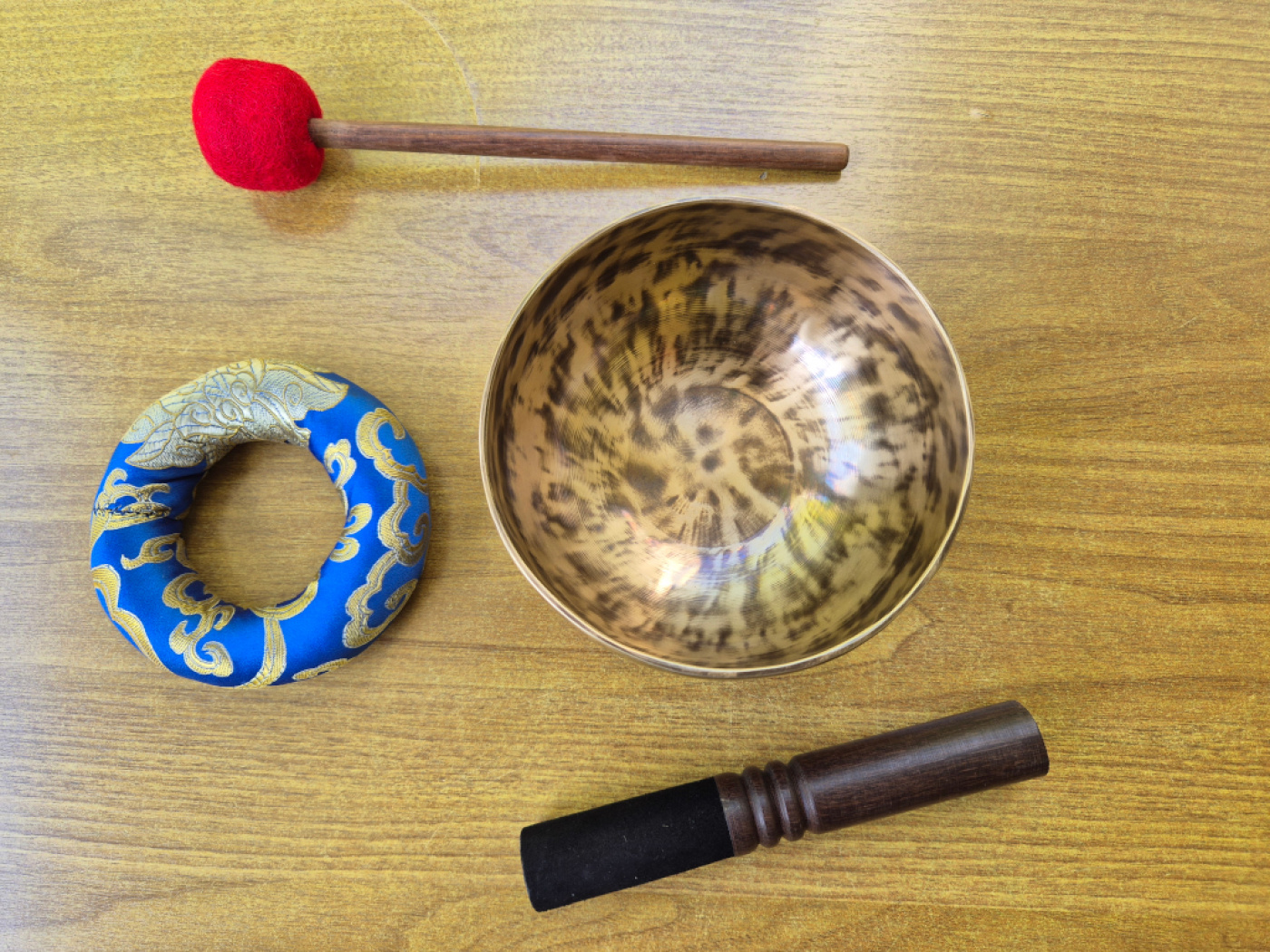 Kleine dunkle Klangschale | ca. 13-14cm / ca. 550-600g / geschmiedet / handgefertigt