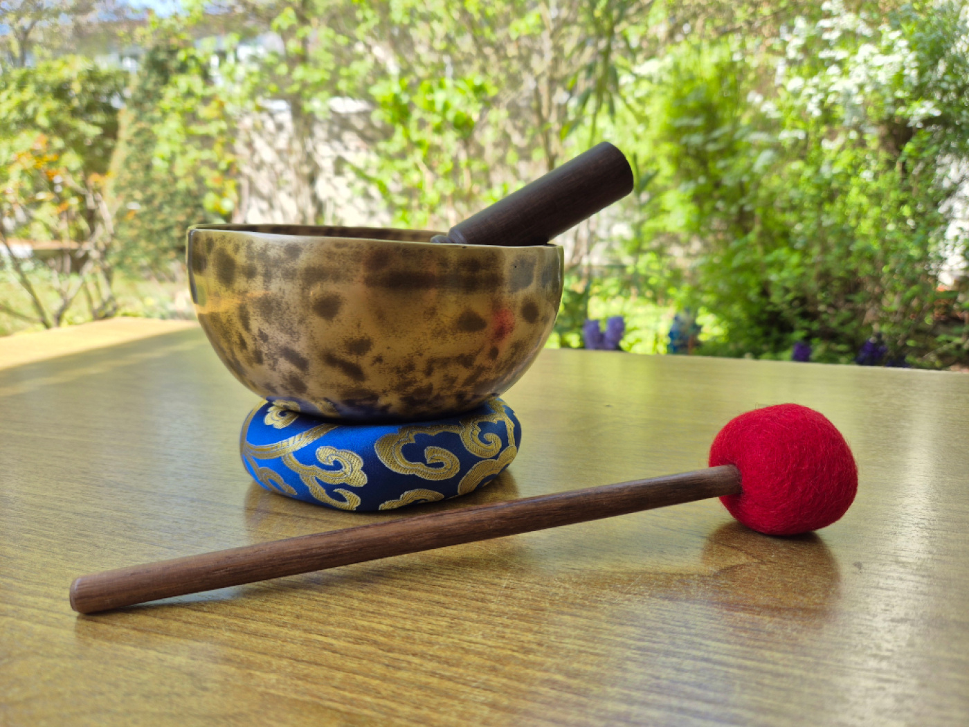 Kleine dunkle Klangschale | ca. 13-14cm / ca. 550-600g / geschmiedet / handgefertigt