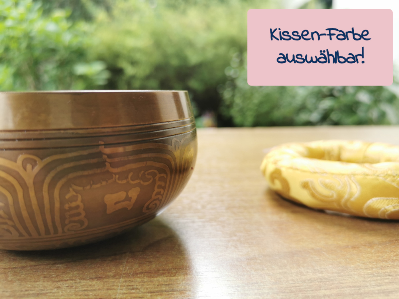 Klangschale mit Mantra Zeichen | ca. 340g / 10cm / gegossen / Kissen-Farbe wählbar