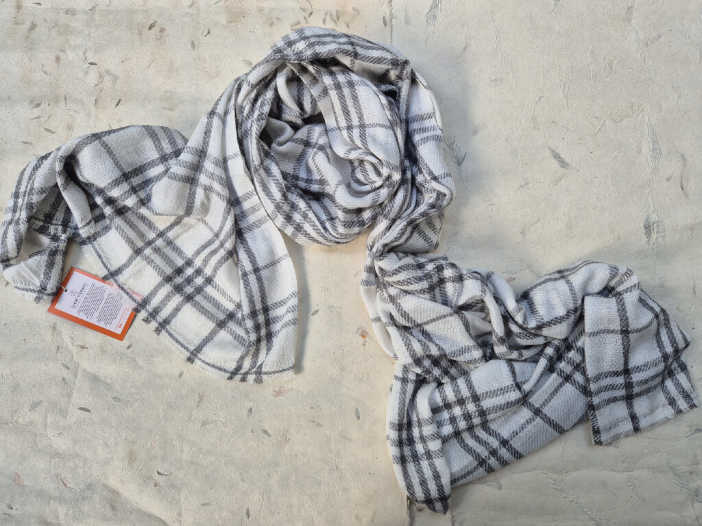 Handgewebter Kaschmir-Schal | Grau-Beige mit klassischem Karomuster | LWH
