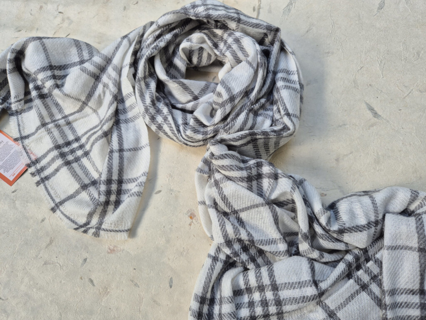 Handgewebter Kaschmir-Schal | Grau-Beige mit klassischem Karomuster | LWH