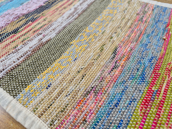 Tischset aus recycelten Saris & Baumwolle – handgewebt von Local Women’s Handicrafts in Nepal