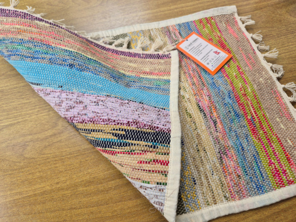 Tischset aus recycelten Saris & Baumwolle – handgewebt von Local Women’s Handicrafts in Nepal