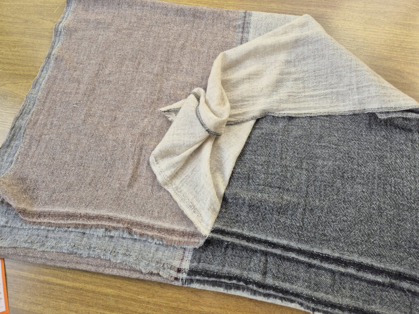 Schal im 4-Schichten-Design – handgewebtes Kaschmirgewebe von Local Women’s Handicraft Nepal