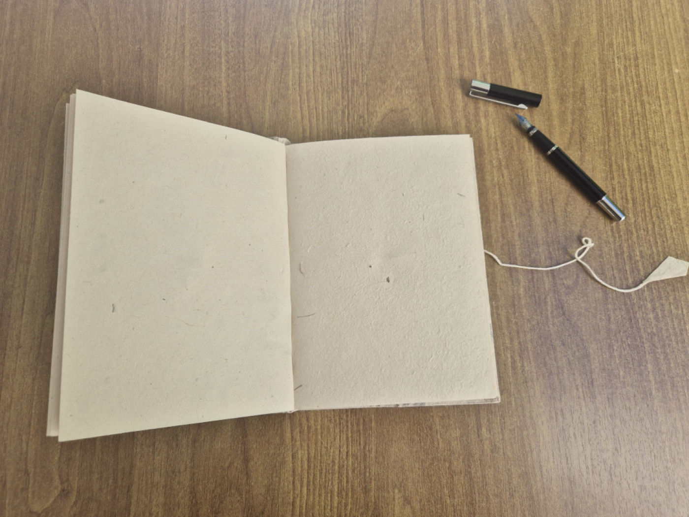 Blanko Innenseiten aus traditionellem nepalesischem Lokta-Papier