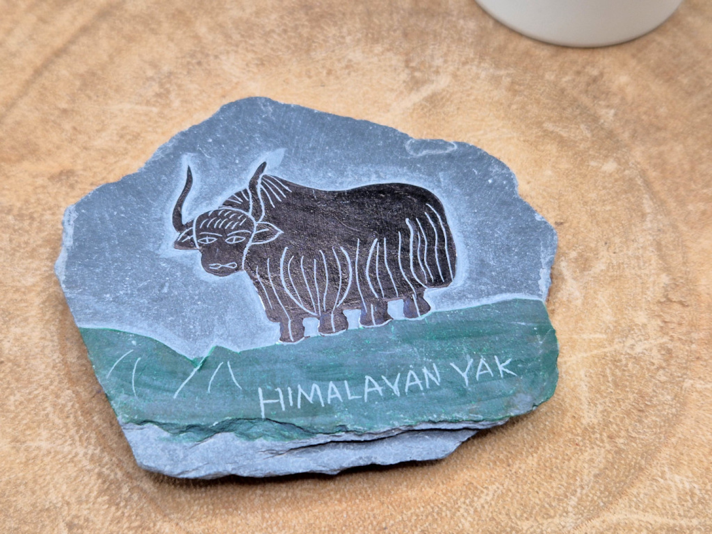 Handbemalter Schiefer-Magnet mit Himalaya-Yak aus Nepal
