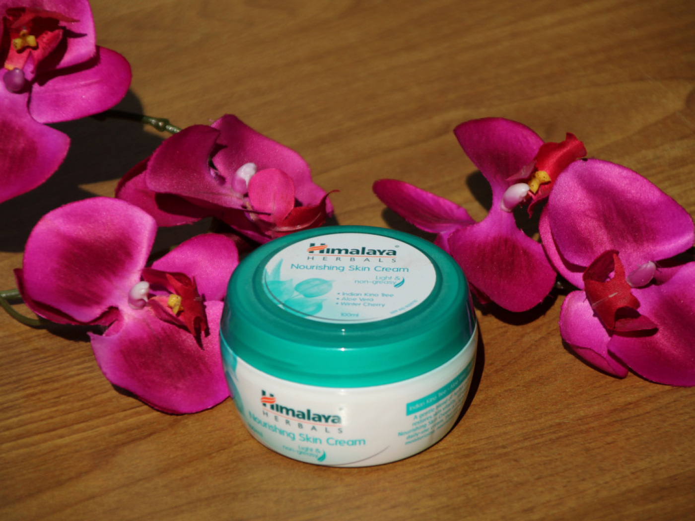Himalaya Nourishing Skin Cream – Feuchtigkeitspflege für Gesicht und Körper, 100 ml
