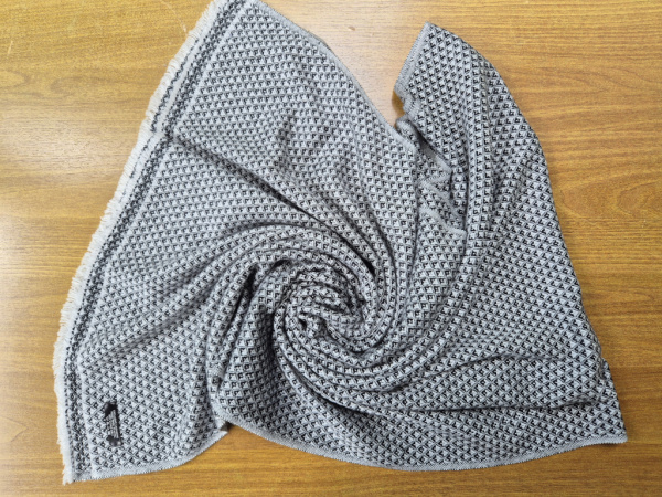Großer Pashmina mit Jacquard-Muster | 100% Kaschmir | Stola 70x200cm, dunkelgrau-weiß | WSDO - EINZELSTÜCK
