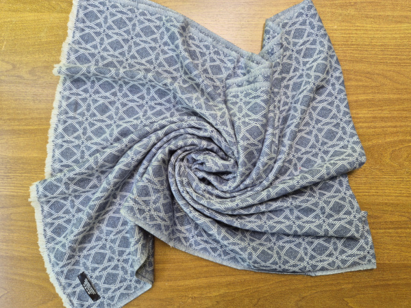 Stola 70x200cm mit Strickmuster | 100% Kaschmir, Taubenblau-Weiß | Handgemacht, WSDO - EINZELSTÜCK